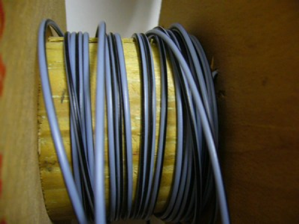 Kabel, grau-schwarz 1,5qmm